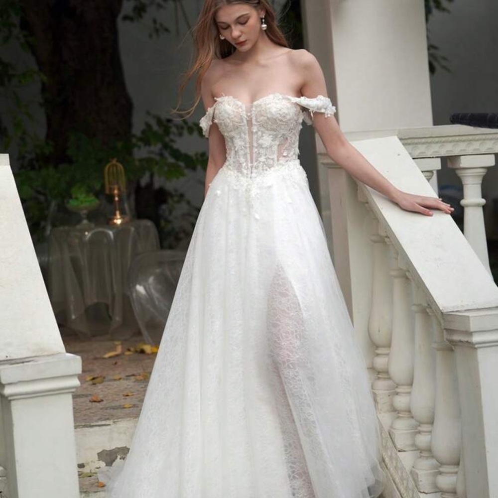 Chic Off-Shoulder Lace Bridal Gown